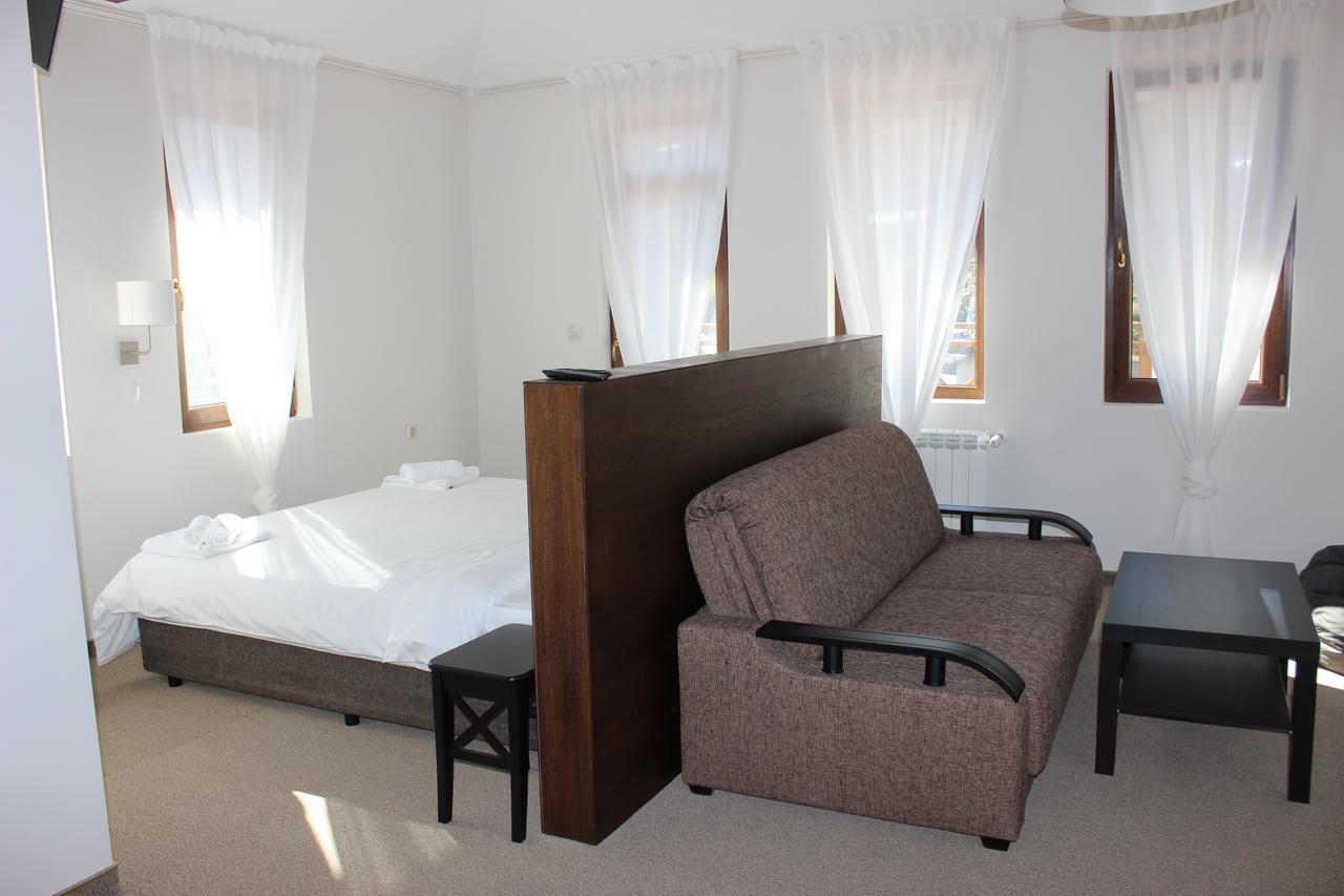 Trigrad Hotel Luaran gambar