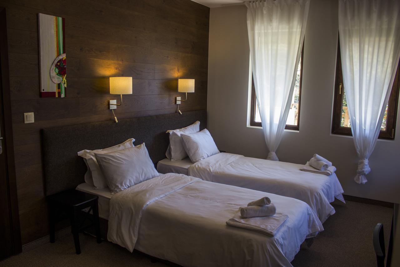 Trigrad Hotel Luaran gambar