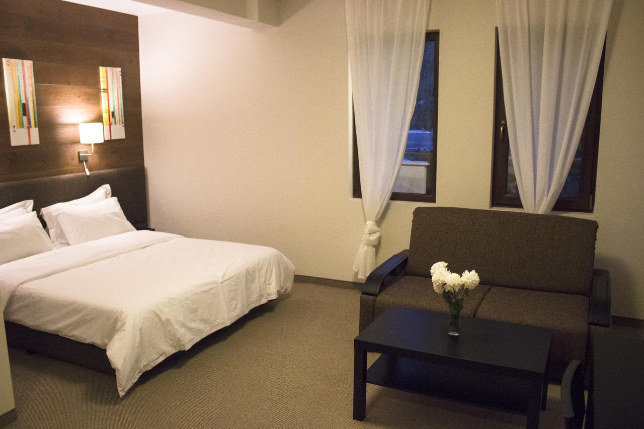 Trigrad Hotel Luaran gambar